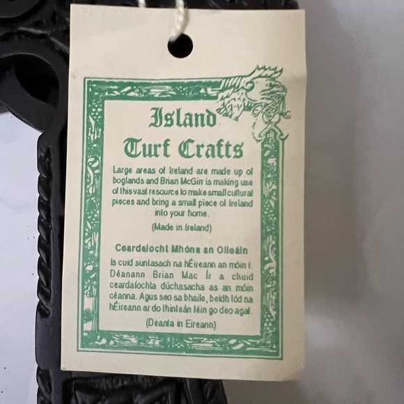 Island Turf Crafts 10” celtic high cross, in original box with original tags - Picture 6 of 9